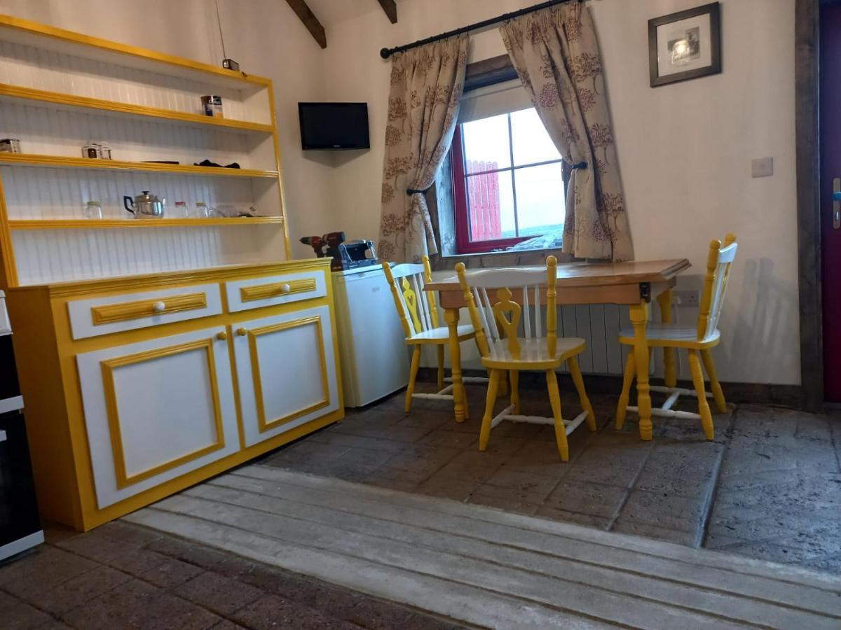 Hotel Geraghtys Farmyard Pods Belmullet Exterior foto
