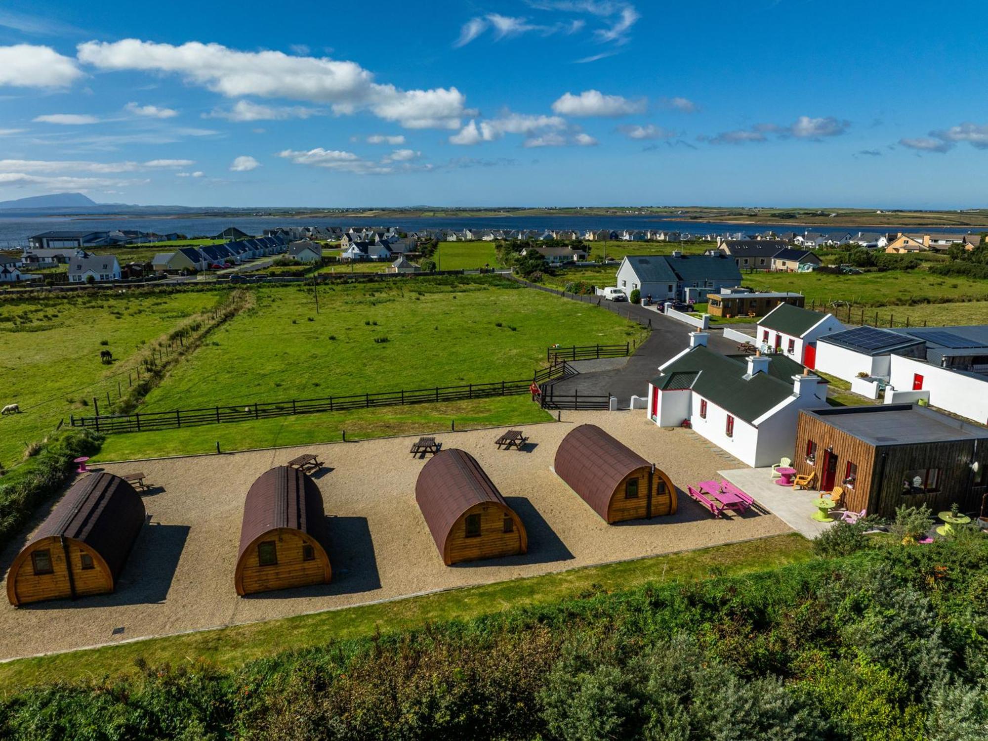 Hotel Geraghtys Farmyard Pods Belmullet Exterior foto