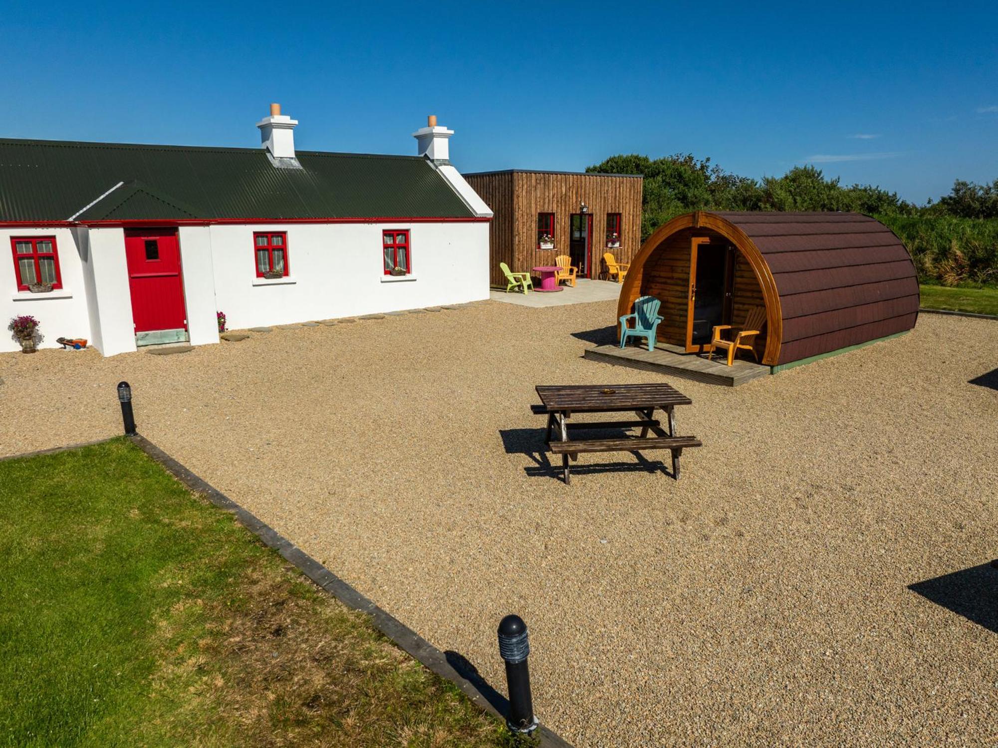 Hotel Geraghtys Farmyard Pods Belmullet Exterior foto