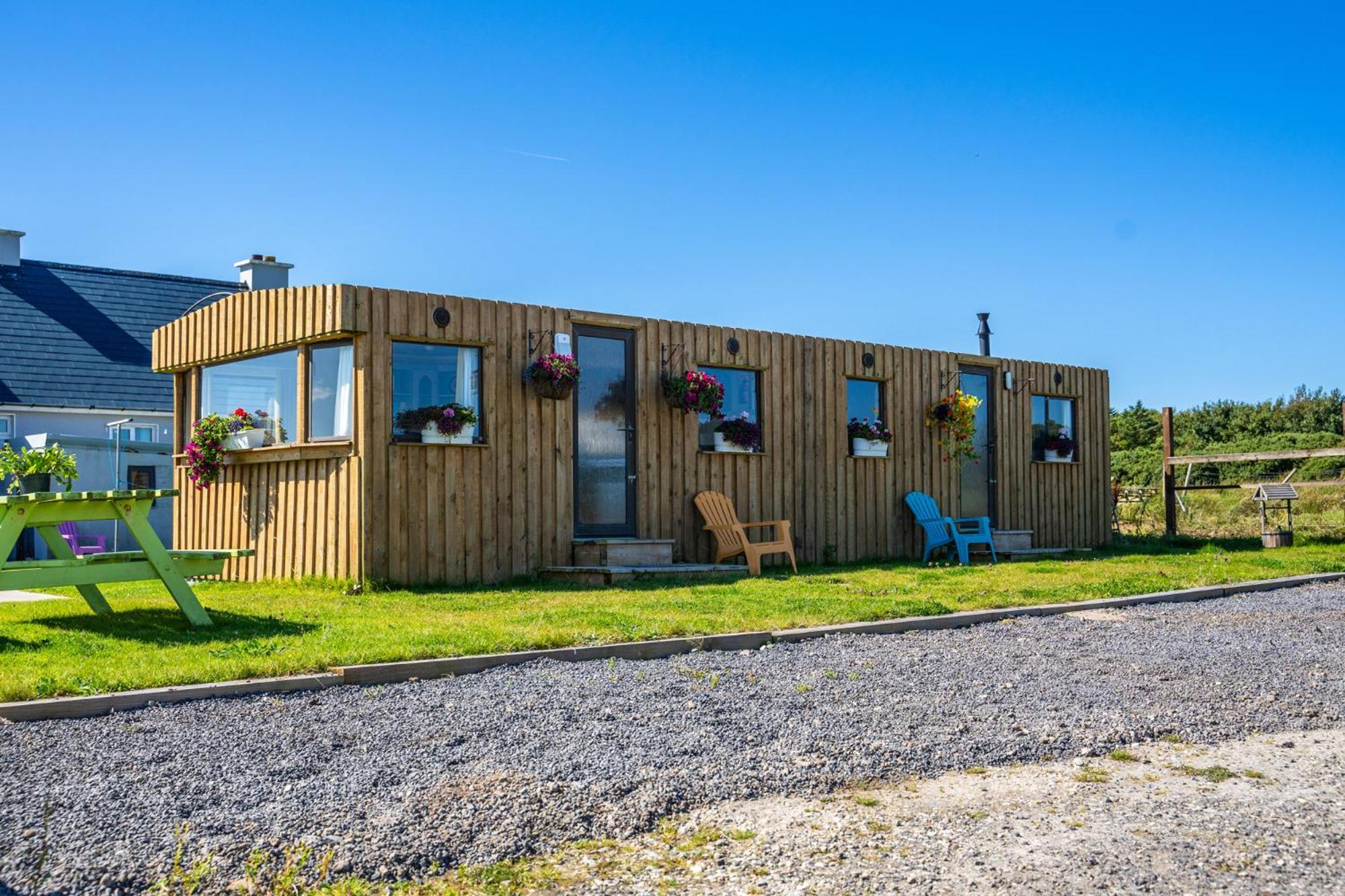 Hotel Geraghtys Farmyard Pods Belmullet Exterior foto
