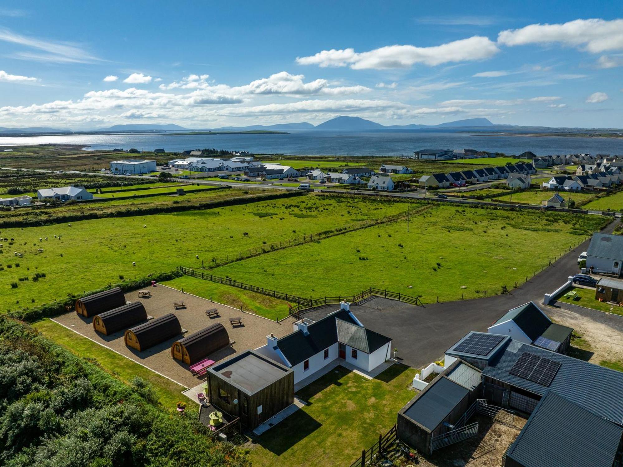 Hotel Geraghtys Farmyard Pods Belmullet Exterior foto