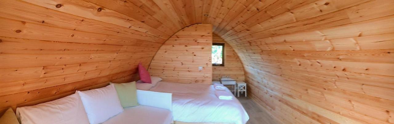 Hotel Geraghtys Farmyard Pods Belmullet Exterior foto