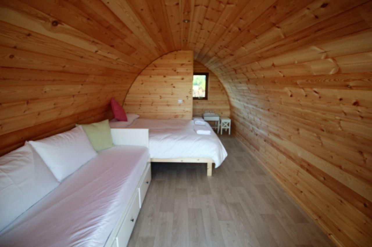 Hotel Geraghtys Farmyard Pods Belmullet Exterior foto