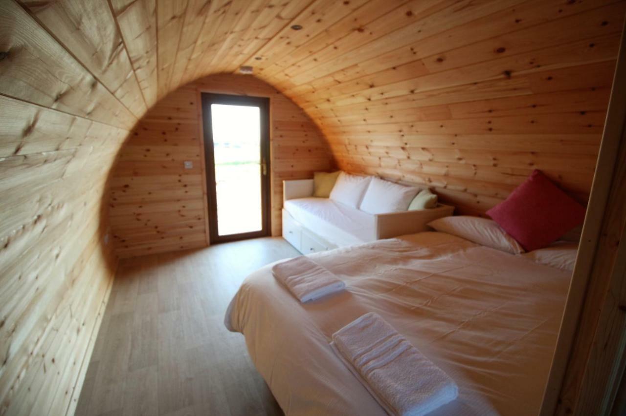 Hotel Geraghtys Farmyard Pods Belmullet Exterior foto